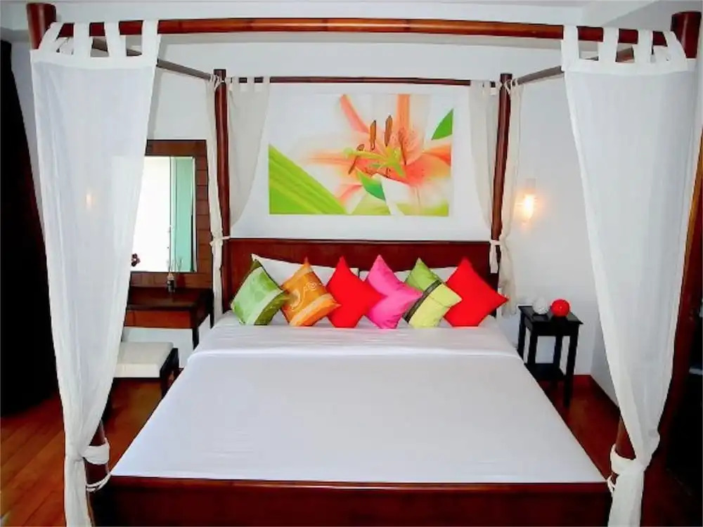 Sunrise 3 bedrooms Modern Apartment In Nai Harn