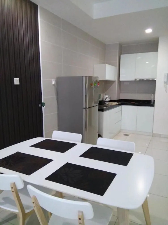 Aiji Homestay at Sungai Besi