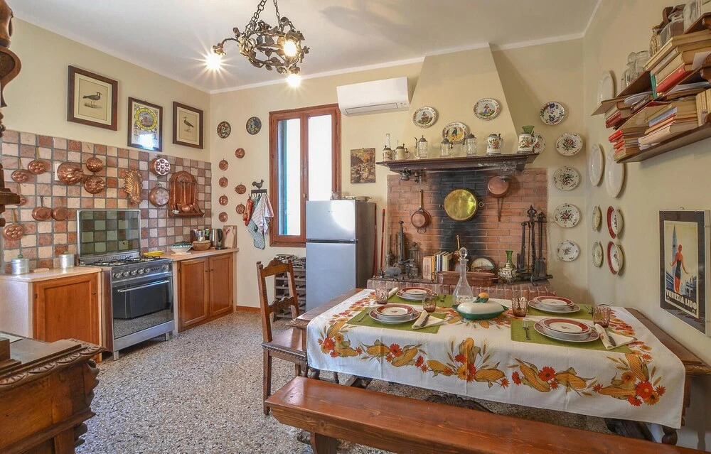 Stunning Home in Lido di Venezia With 2 Bedrooms and Wifi