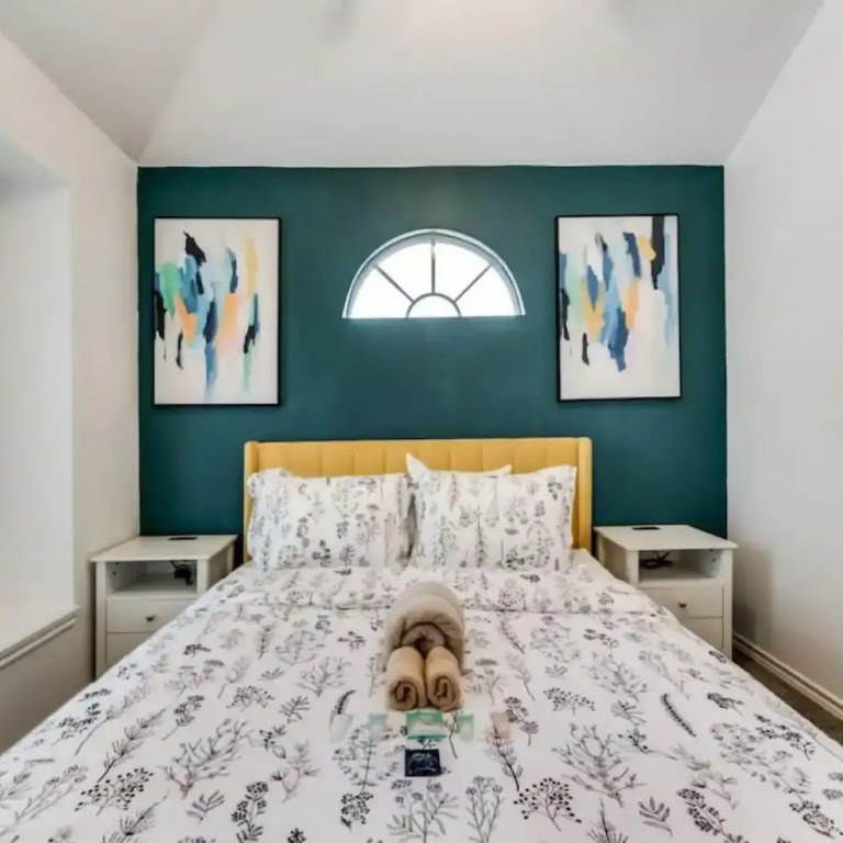Family Business Retreat King Bed Top Amenities