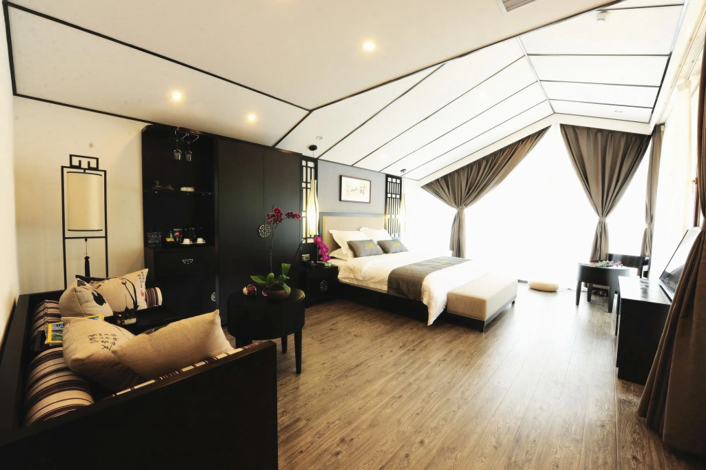 Secret Garden Lakefront Hotel 连住两晚享高铁站免费接站