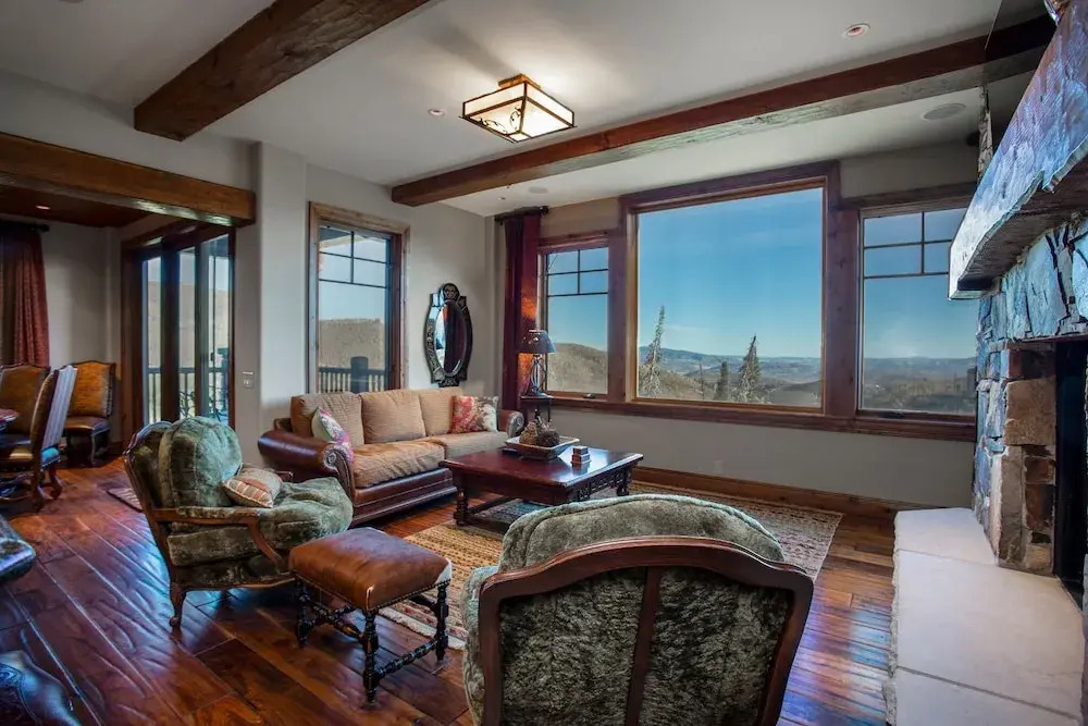 Grand Lodge - Three Bedroom #301 - Ski-in/ski-out 3 Condo