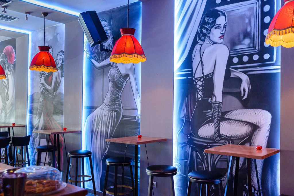 LUX Hotel 5 mins walk from port of Piraeus and metro station