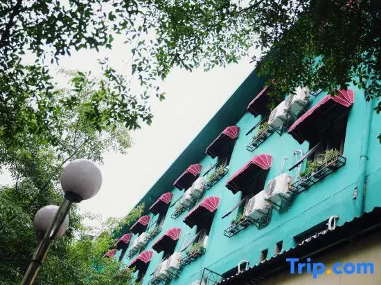 Zhaohuaxisu Hotel(Guilin Central Square Two Rivers and Four Lakes Store)