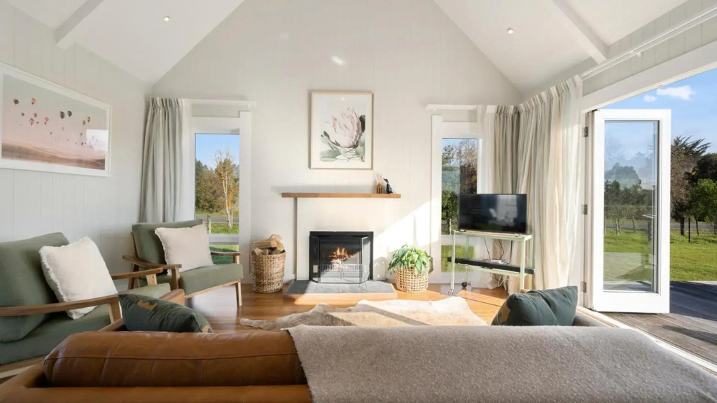 Te Whare Hipi - Martinborough Holiday Home