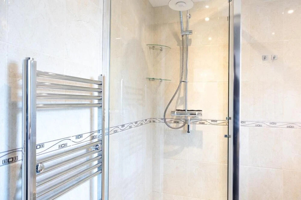 4 Bedroom-Southampton-Sleeps 6- Garden
