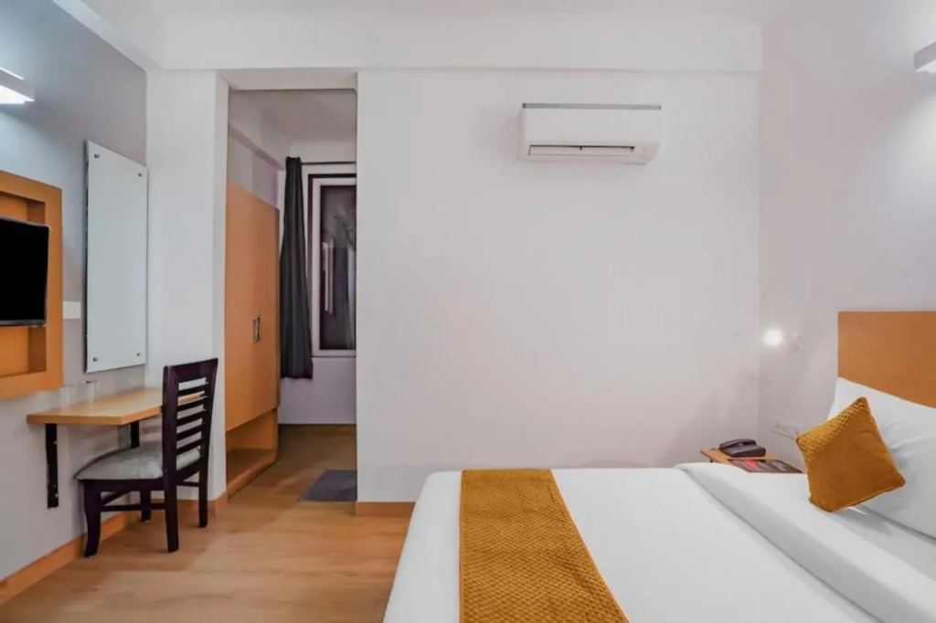 Treebo Noida Express