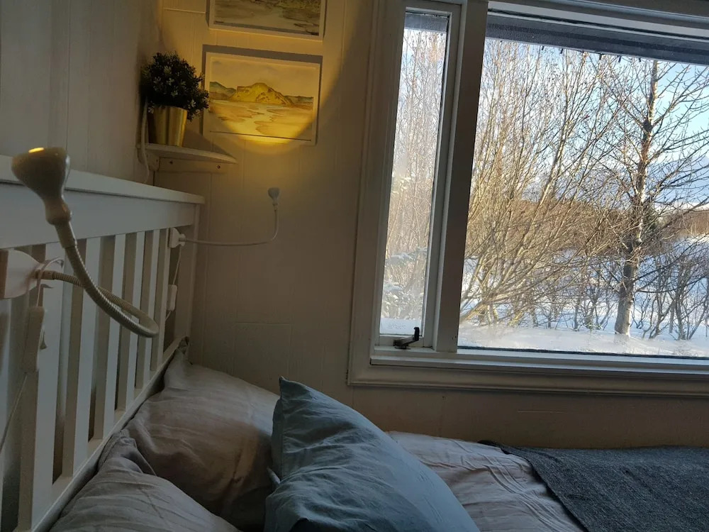 Eyja Mörk & Bubble Bedroom