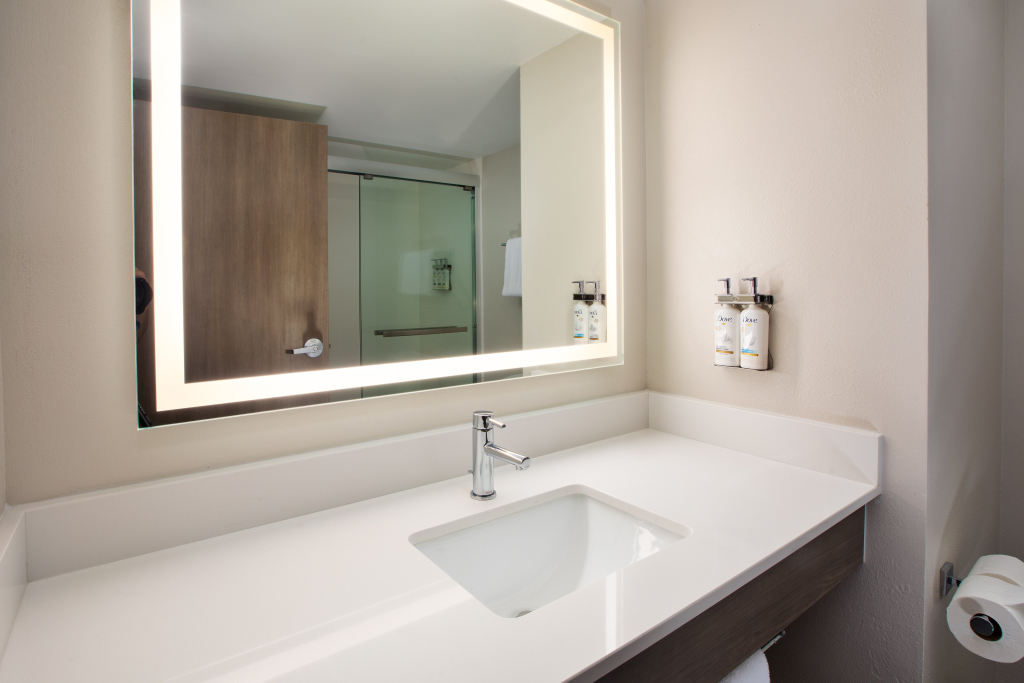 Holiday Inn Express & Suites I-26 & Us 29 At Westgate Mall by IHG