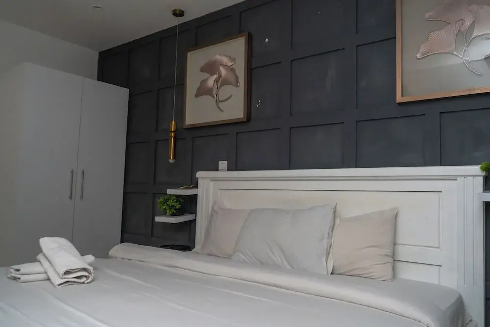 Royal Luxury Apt at Embassy Garden