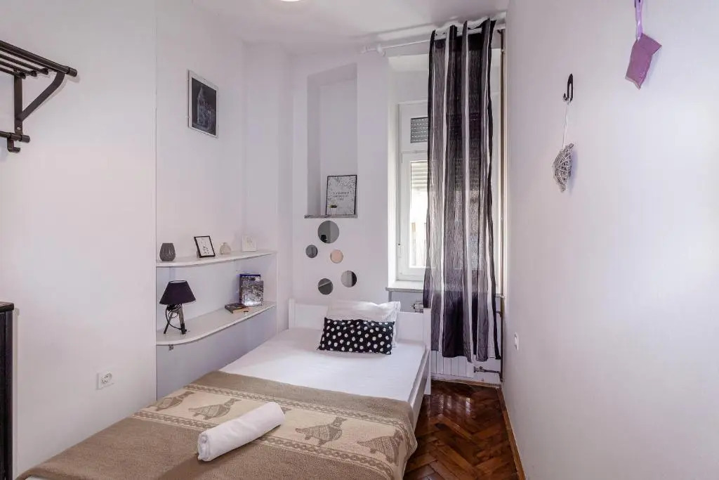 Apartment G37