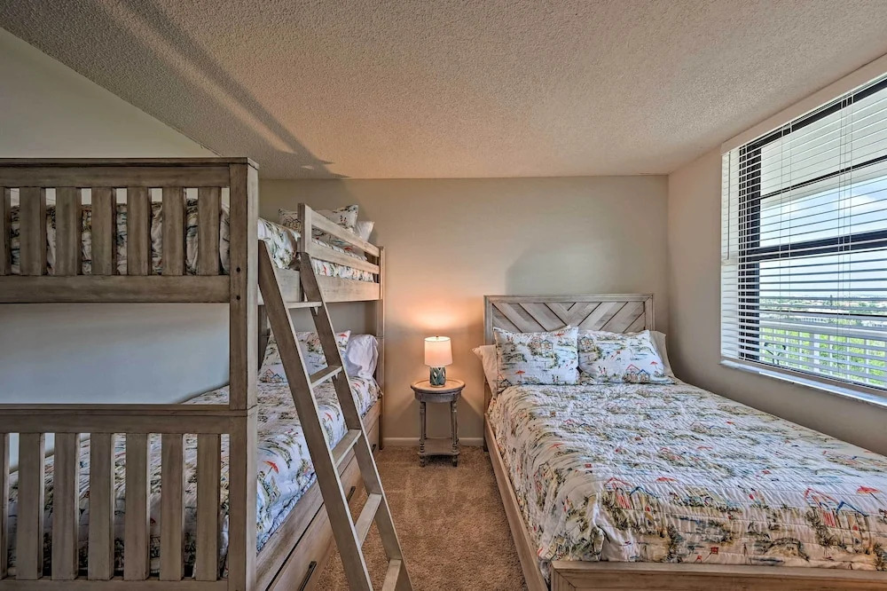 Resort Condo With Balcony & Stunning Ocean Views!