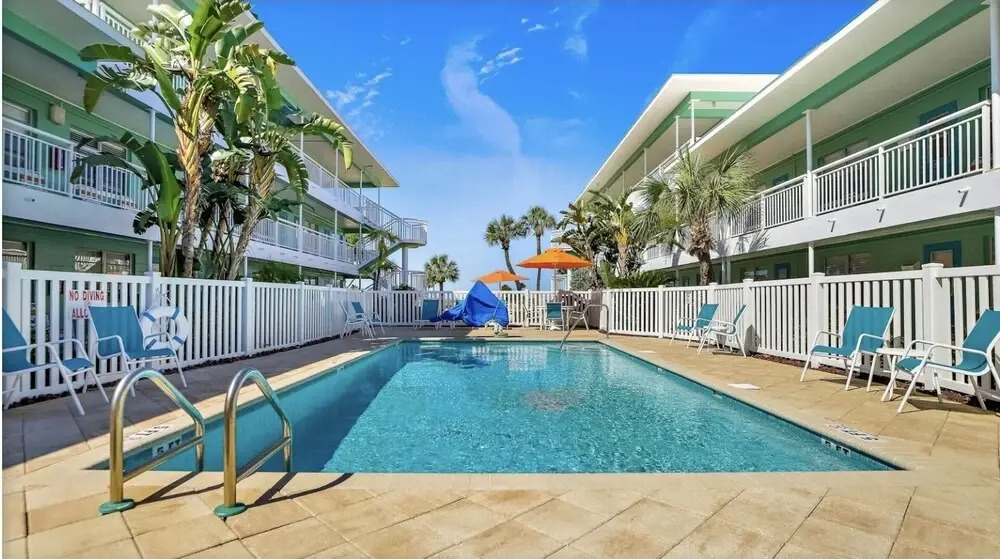 Tropic Terrace #10 - Beachfront Rental Studio Bedroom Condo by Redawning