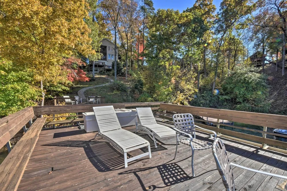 Lake Keowee Escape w/ Dock, Deck & Lake Access!