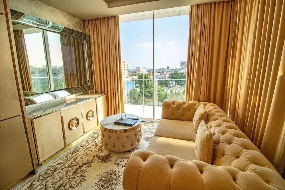 No 1 Oxford Street Hotel And Suites