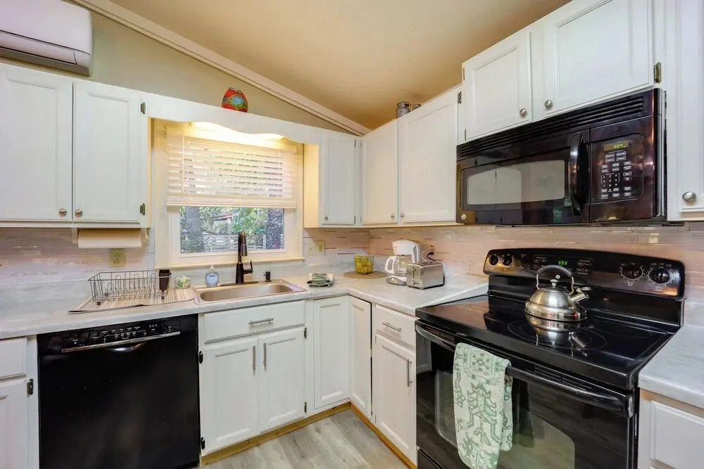 Community Perks! Mountain Home w/ Deck in Newland