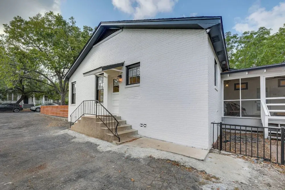 2 Mi to Downtown Austin: Family Home w/ Porch!