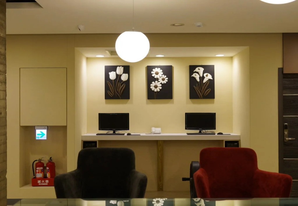 823 Tourist Hotel