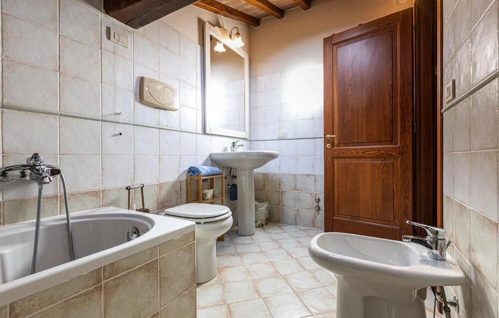 Awesome Apartment in Corsanico-bargecchia With Wifi, 2 Bedrooms and Outdoor Swimming Pool