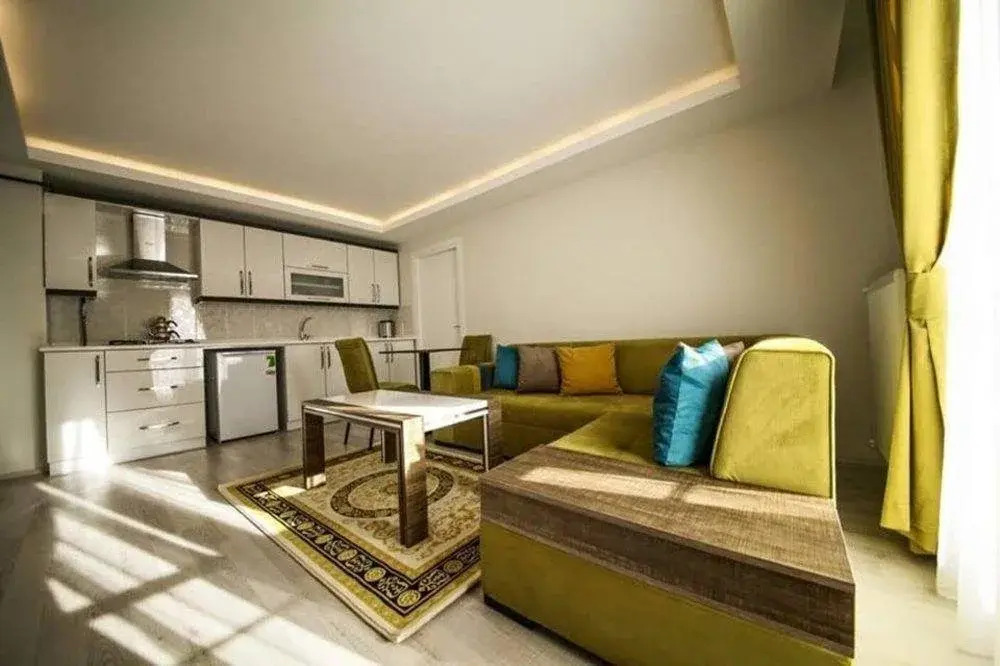 My Life Suit Hotel