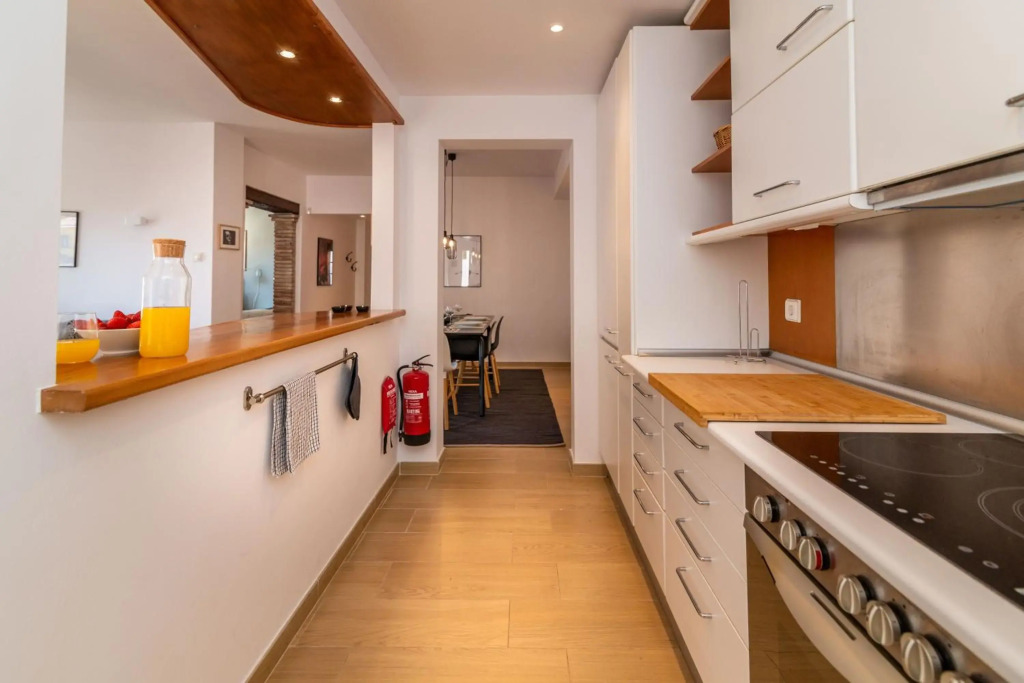 Newly renovated 3 bedroom apt next to Puerto Banús