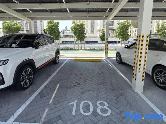 Yas Island Studio, Near F1, Waterpark/Ferrari View