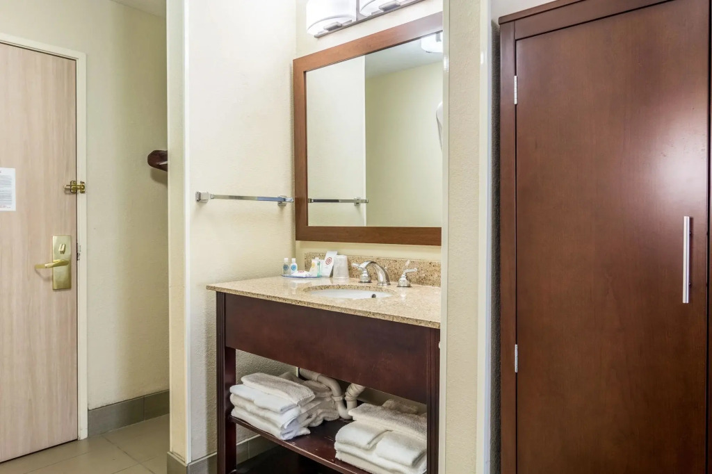 Holiday Inn Express and Suites Hannibal
