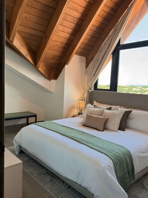 4 Guests 2 Bedrooms Gym and Pool Cap Cana