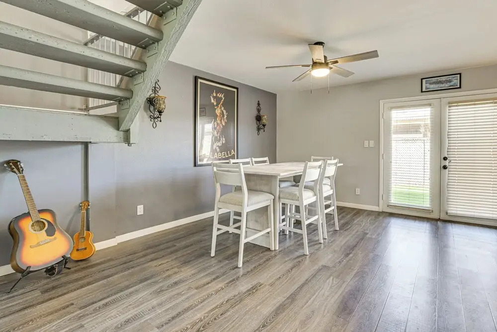 2 Mi to Old Town & Mall: Townhome w/ Pool Access!