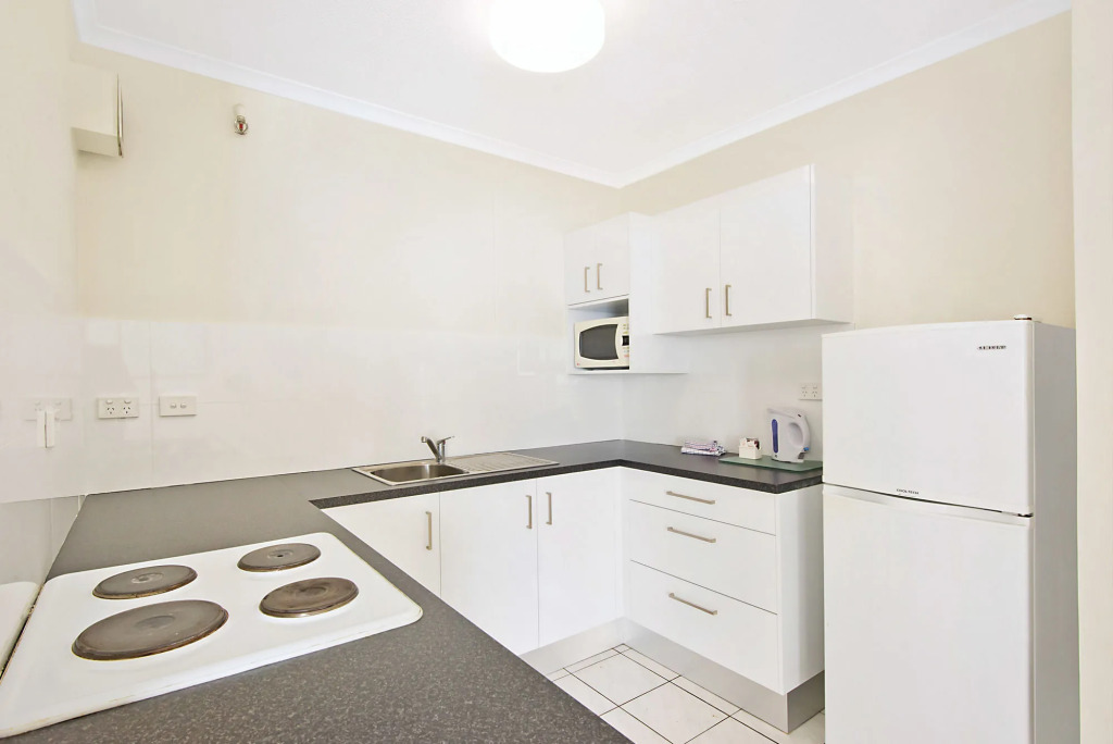Surfers International Apartments