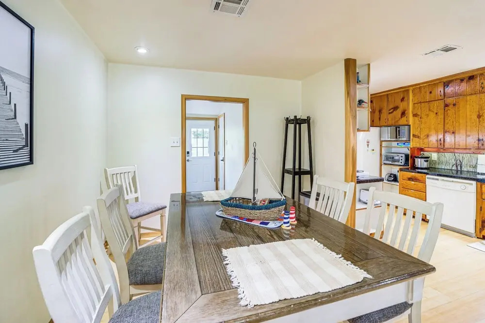 Tulsa Cottage w/ Hot Tub: 4 Mi to Downtown