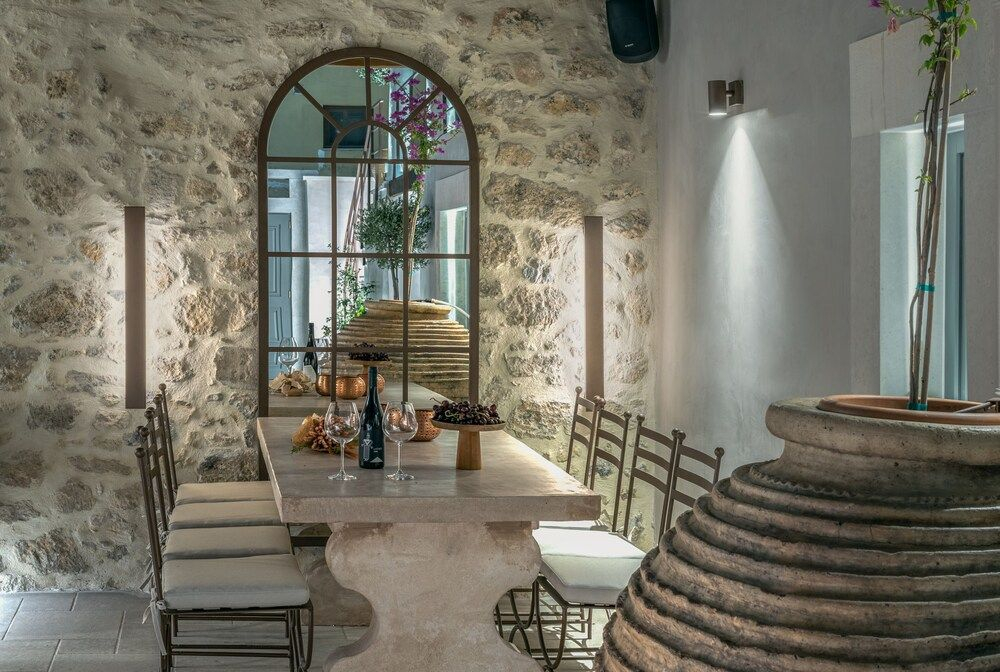 Inotropes Boutique Suites