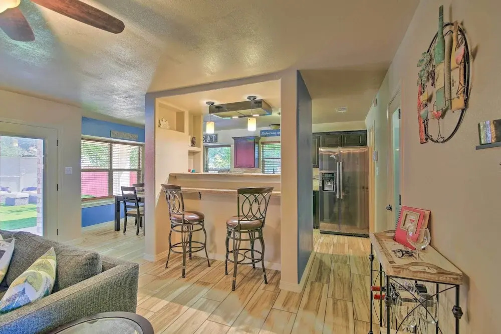 San Antonio Oasis w/ Hot Tub, Pool & Outdoor Bar!