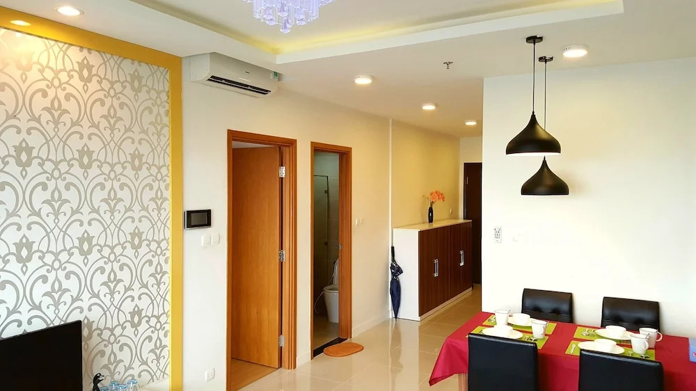 Sunrise City 2BR with Infinity SW Pool