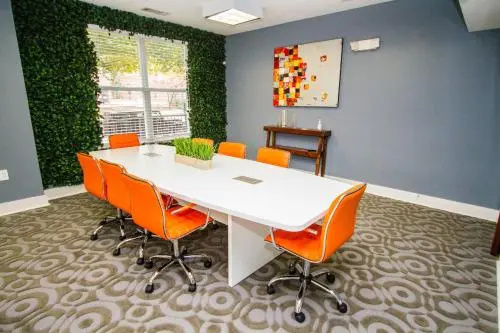 Downtown Midtown Apartments by NUOVO
