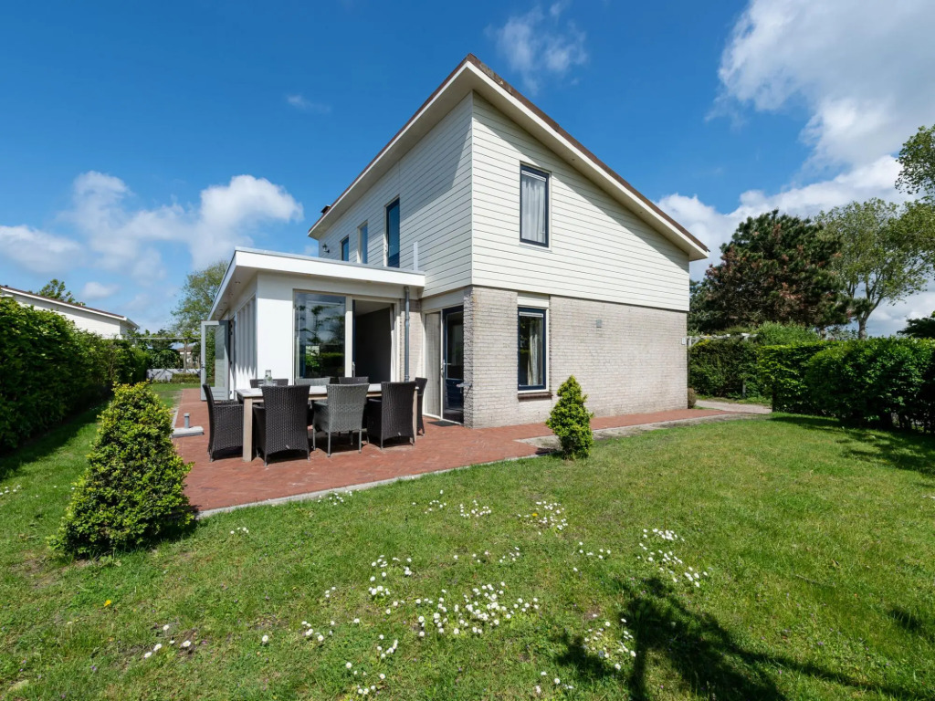 Detached House Zeeland near Beach