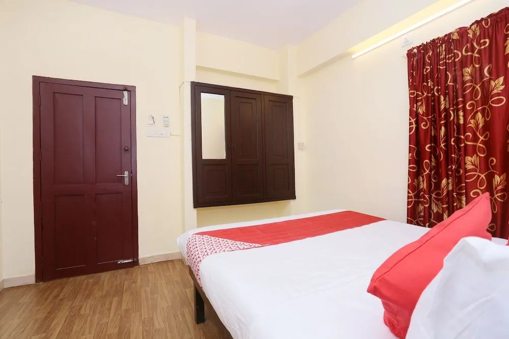 OYO 19877 Gamas Centre