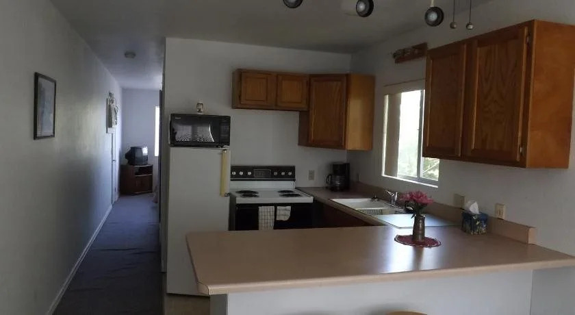 Twin Lakes Inn