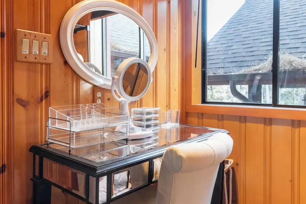 Shoreline Lakehouse by Avantstay Majestic Lakefront Cabin w/ Hot Tub & Fire Pit!
