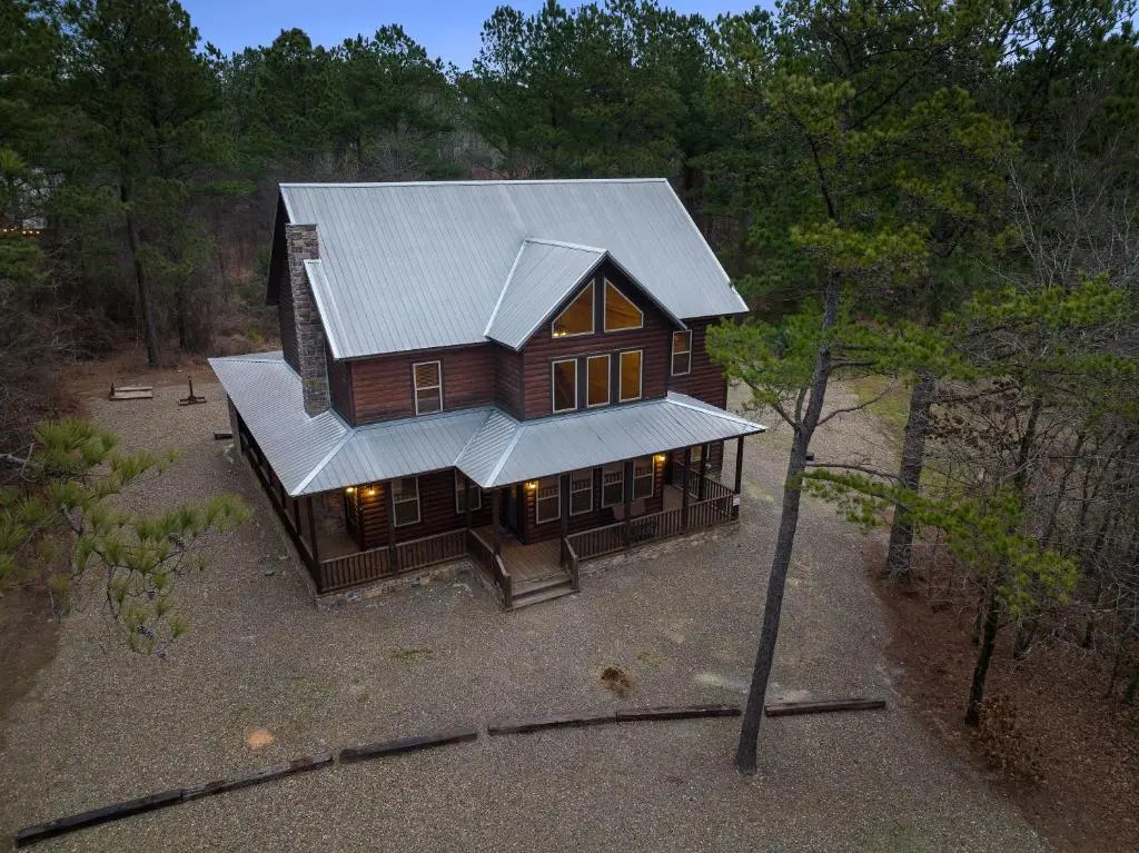 Blossom Belle Lodge Luxury cabin 4 Bedroom, 3.5 Bath sleeps 11