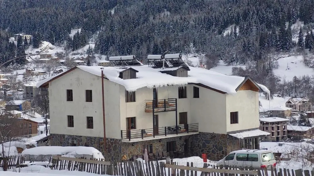 Roza Mountain View Guesthouse