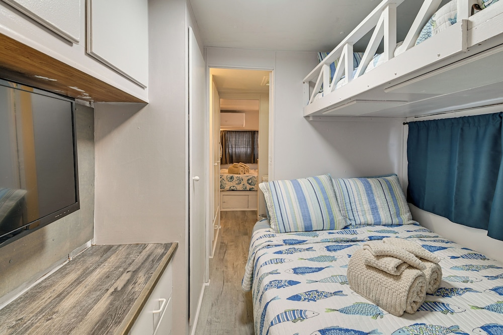 Golf Cart + Beach Access! Ocean Lakes Retreat
