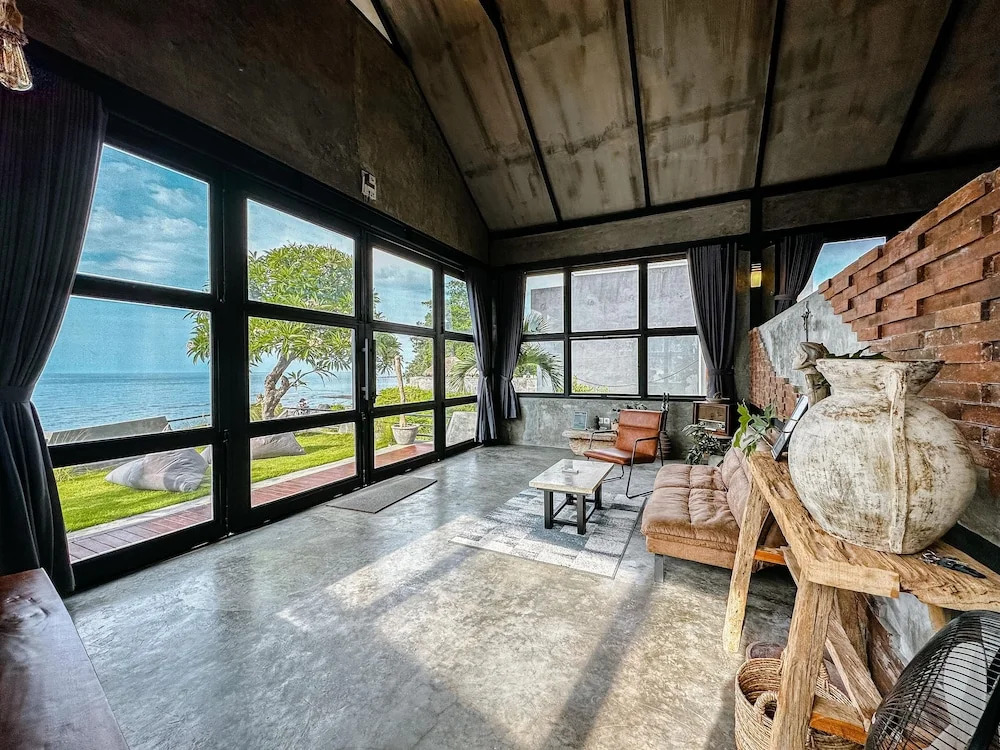 EJ House