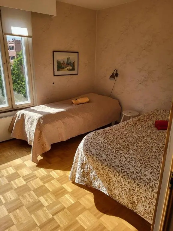 Large apartment with 4 bedrooms, central location