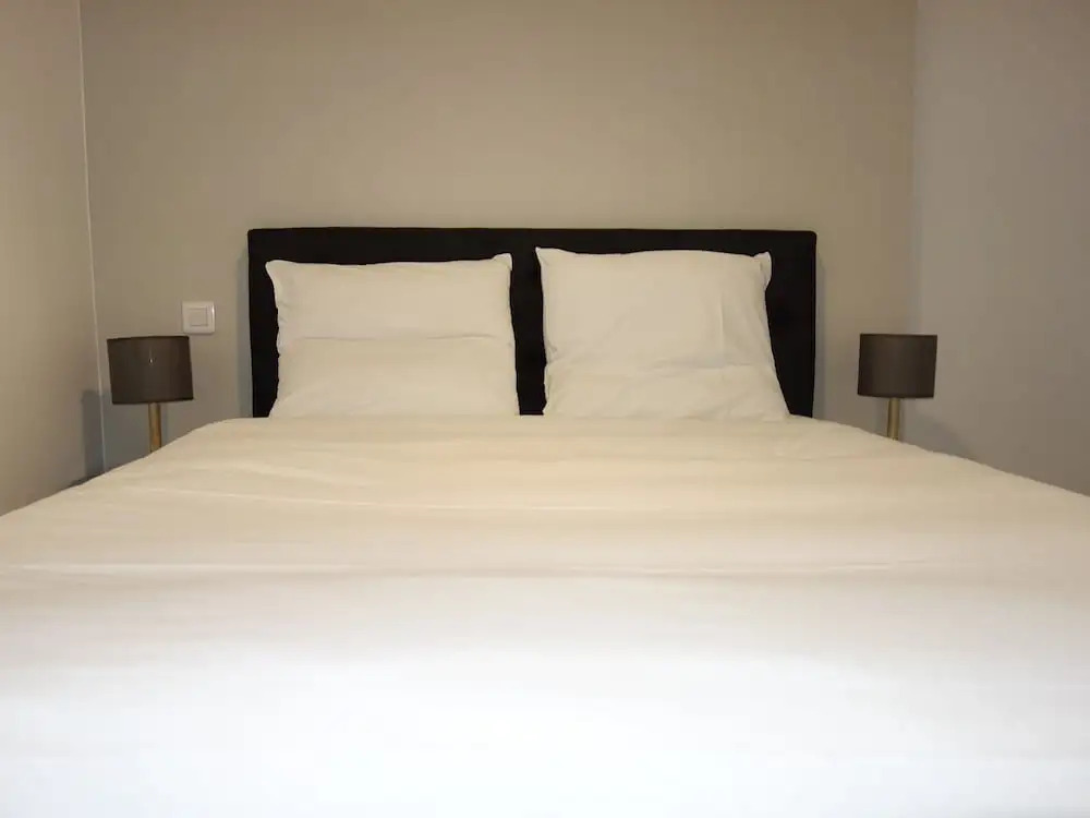Clermont-ferrand-city-room
