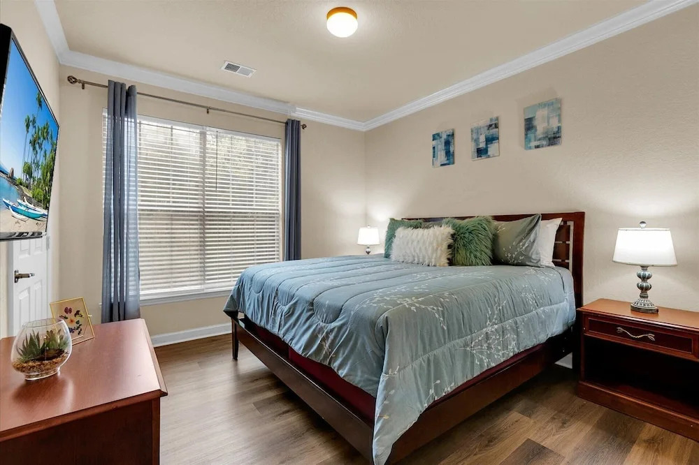 Tuscana Resort 3 Bedroom Condo Clubhouse Access 8 Miles to Disney