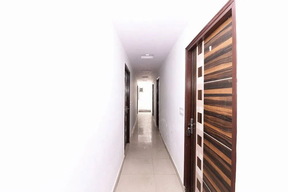 OYO 30701 Four Seasons