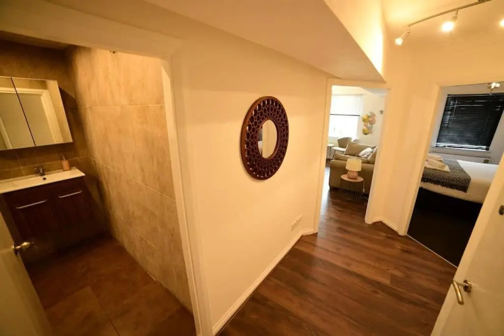 Lavish modern 1 bedroom Apt close to city centre