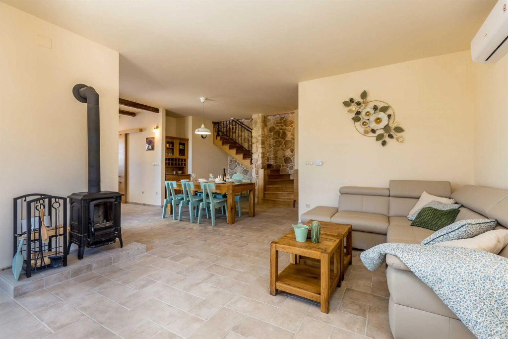 Rustic Villa Bellamare