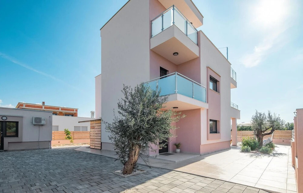 Amazing Home in Fazana with Outdoor Swimming Pool, Hot Tub & 4 Bedrooms